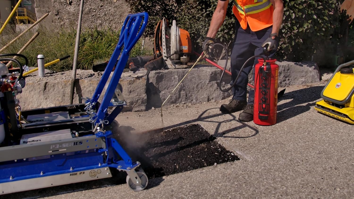 Asphalt Kingdom Infrared Asphalt Heater - R4 for Small to Medium Asphalt Repair - Patching for Driveways, Pavement, Parking Lots, and more - 45 PSI - 100,000 BTU, Blue - Image 2