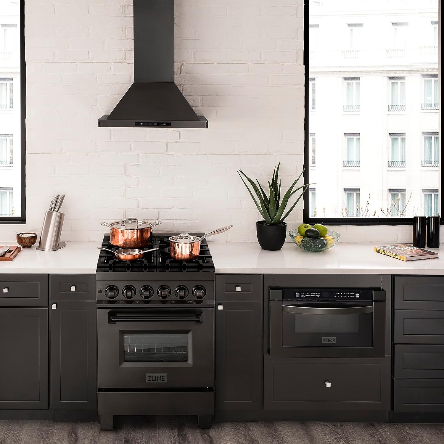 ZLINE 24" 2.8 cu. ft. Dual Fuel Range with Gas Stove and Electric Oven in Black Stainless Steel with Brass Burners (RAB-BR-24) - Image 7